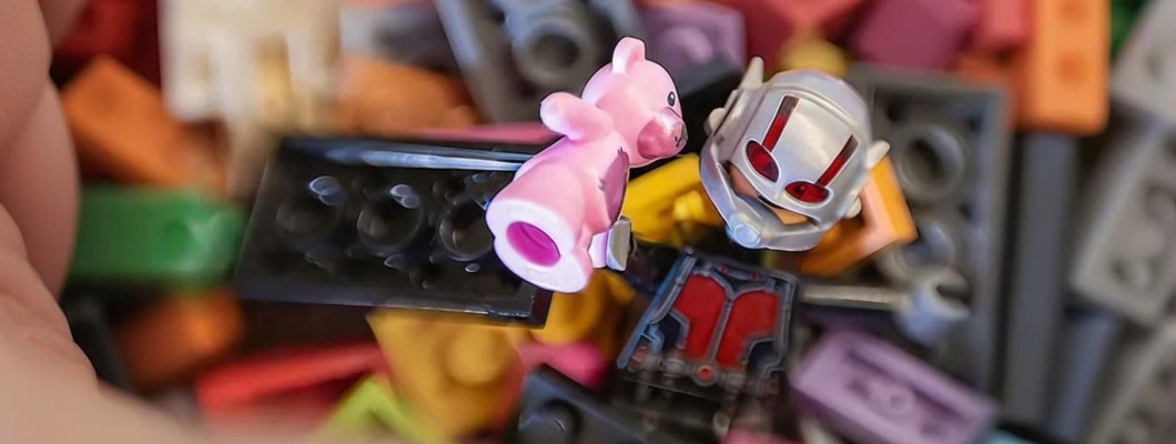 Crafting Your Own Super Hero Universe: The Art of MOC Minifigures